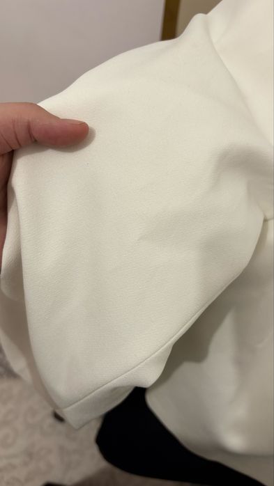 белый укороченный пиджак