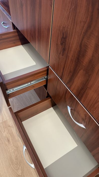 Шкаф в идеальном состоянии!