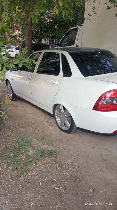 Приора полулюкс 2013 года