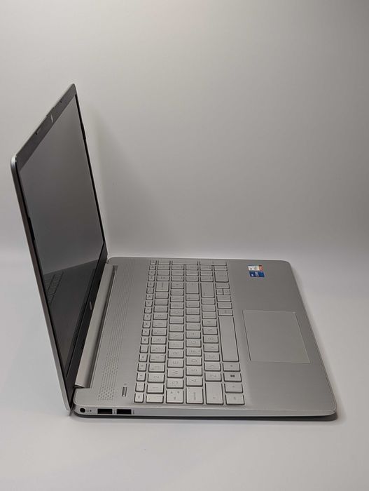 Laptop HP 15s, Intel Core i7-1195G7, 16GB RAM, 256GB SSD, Microsoft Office Activat, Windows licențiat, Ecran 15.6"