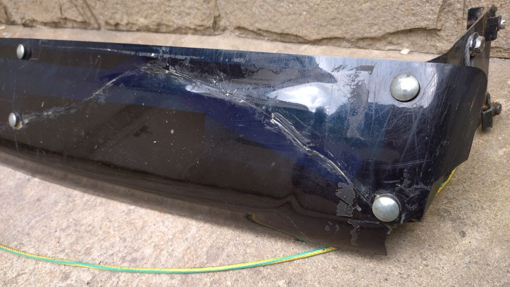 Части за Лада Нива ,козирка предно стъкло,,,ролбар