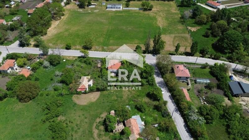 Ексклузивен урегулиран поземлен имот за продажба, с двуетажна къща, то