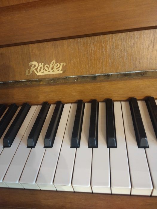 Vând Pianină Rosler