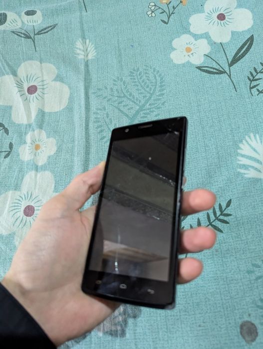 Telefonlar sotiladi yoki obmen arzon J1 ace, novey-banana, maxvi c3,