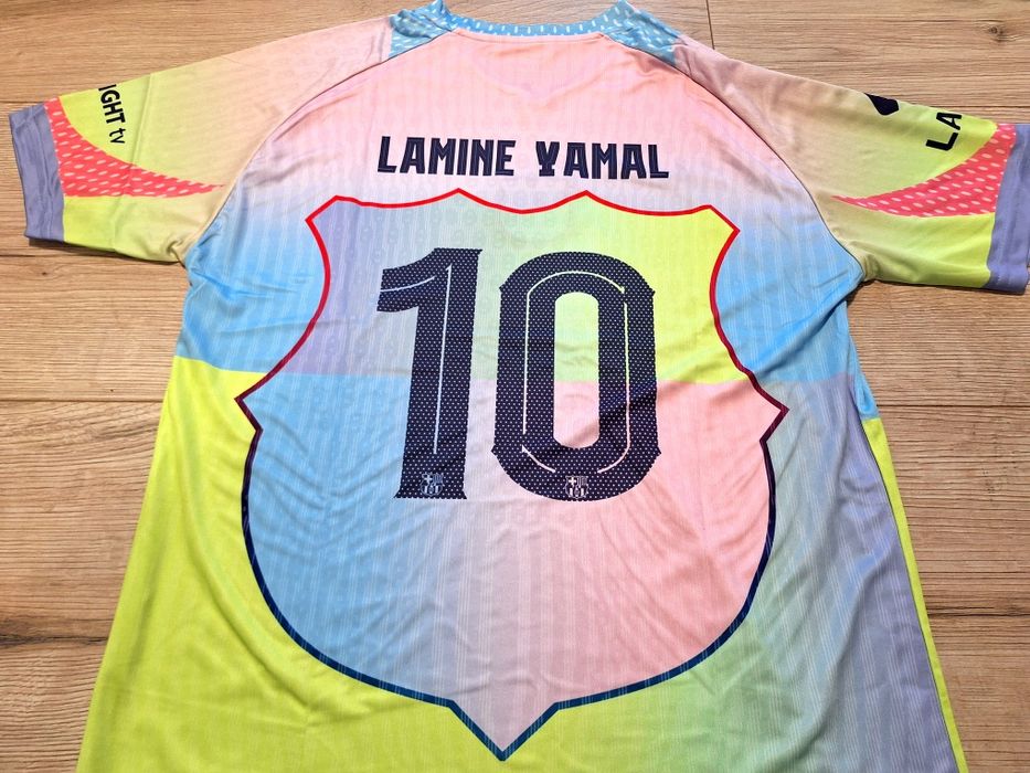 Футболна фланелка на Барселона #Ламин Ямал #10#специално издание!