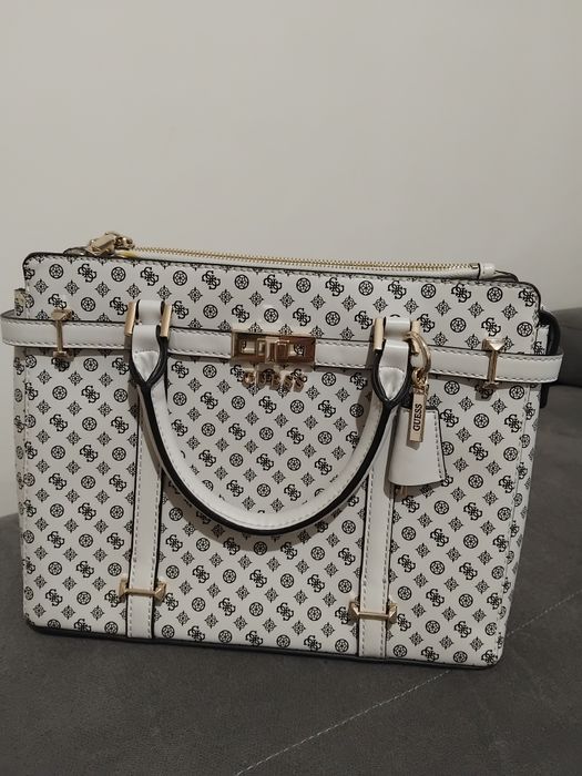 Дамска чанта Guess