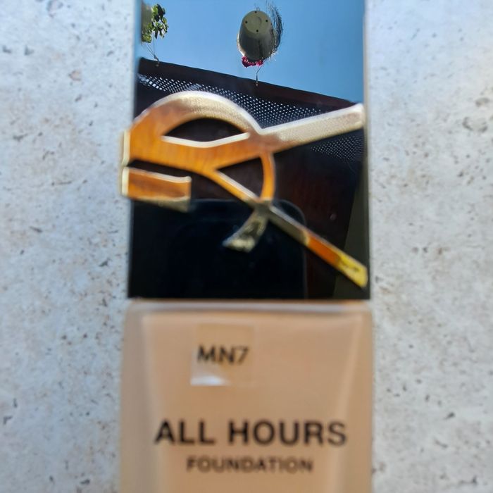 Fond de ten Yves Saint Laurent