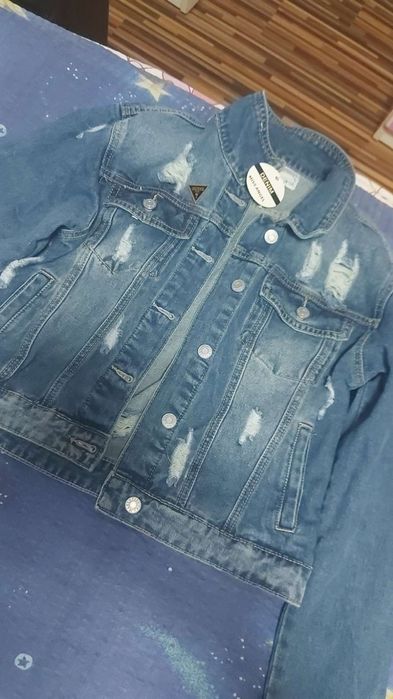 Compleu de damă nou de la Guess