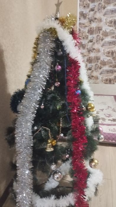 Продам елку искусственную