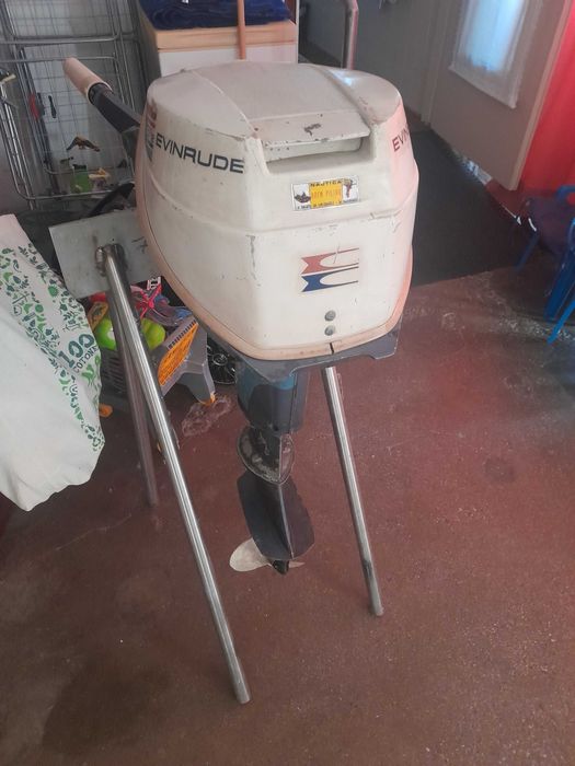Evinrude 9.5cp 2t funcțional.