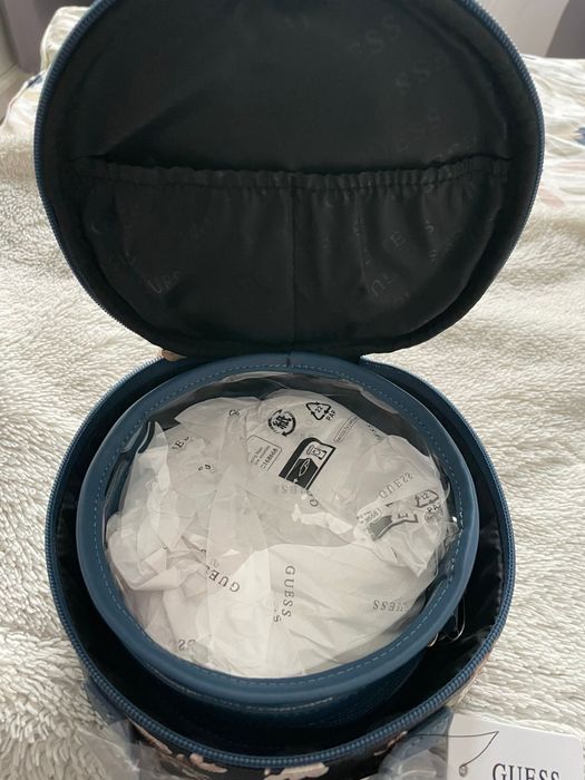 Geanta cosmetice Guess, noua, cu eticheta