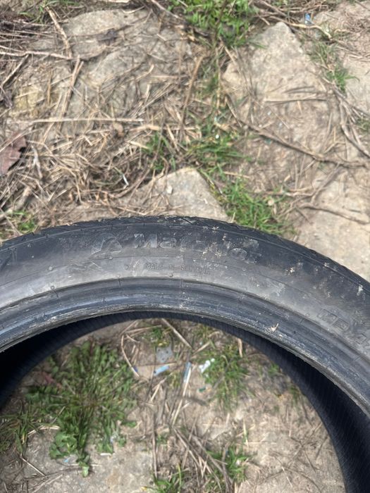 ЛЕТНИ ГУМИ 245/35/19