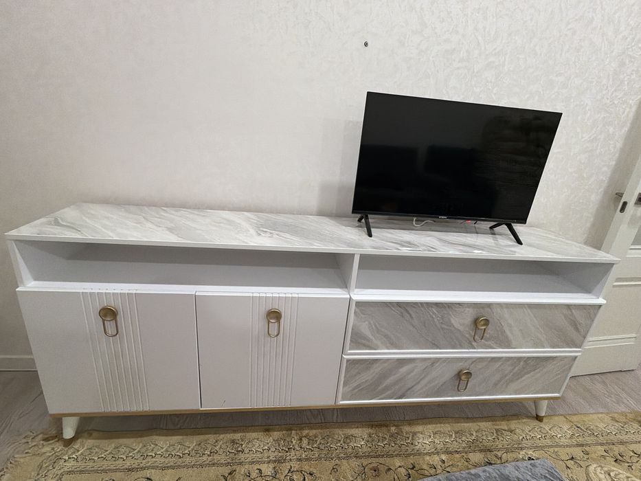 Телевизорға арналған әдемі ТВ тумба.