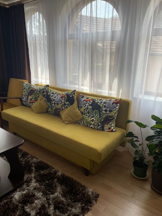 Canapea extensibila 3 locuri