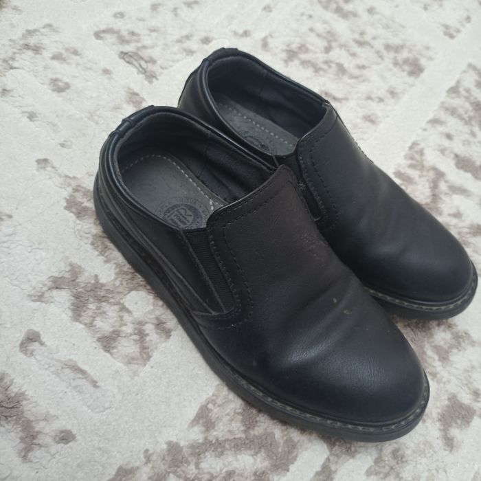 Срочно продам туфли на мальчика