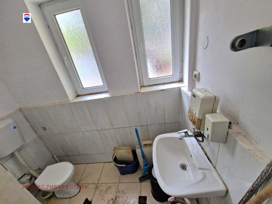 Търговски обект / магазин под наем кв. Здравец Изток