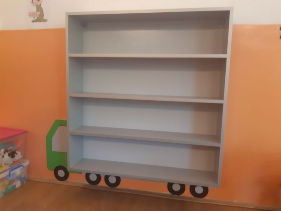 Vând rafturi pentru camera copilului