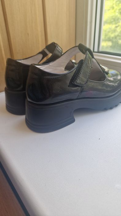 Продам туфли для девочки