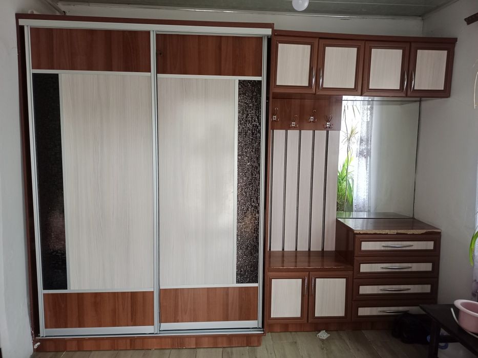 Продаю прихожая в