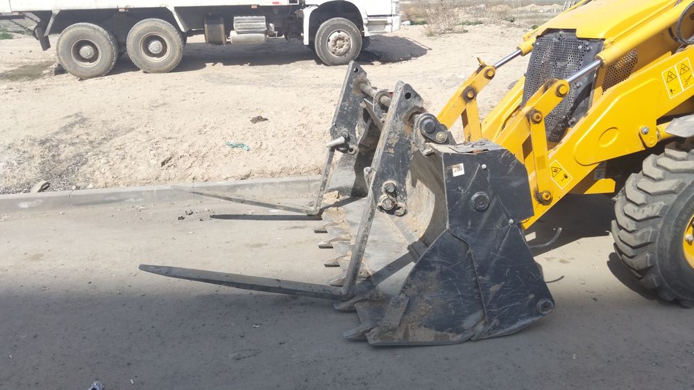 3в1 Экскаватор погрузчик Трактор