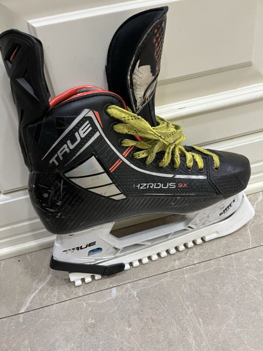 Коньки хоккейные TRUE прфессиональные