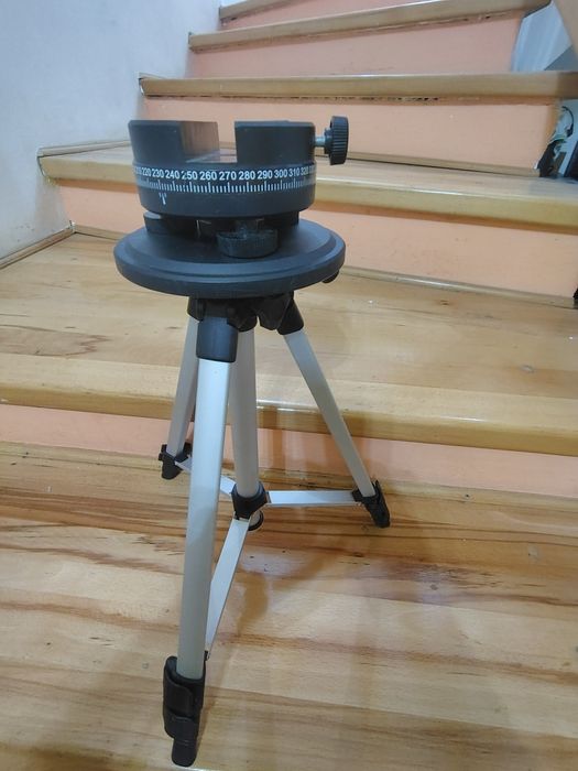 Trepied telescopic aluminiu baza rotativa 360 grade montare/calibrare nivela laser