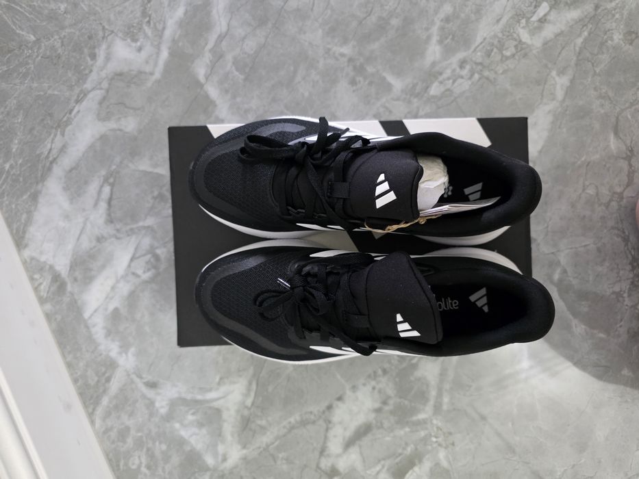 Продам кроссовки Adidas оригинал