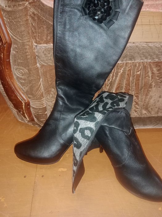 Продам обувь 3000