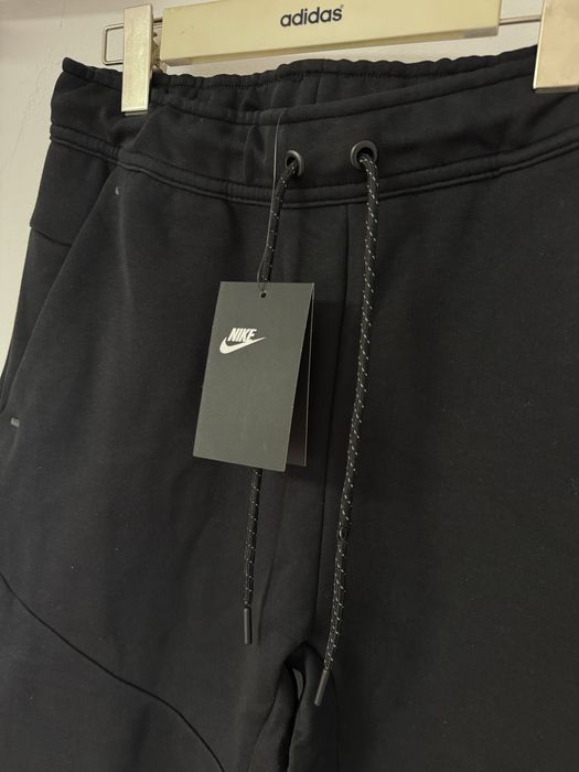 pantaloni nike tech
