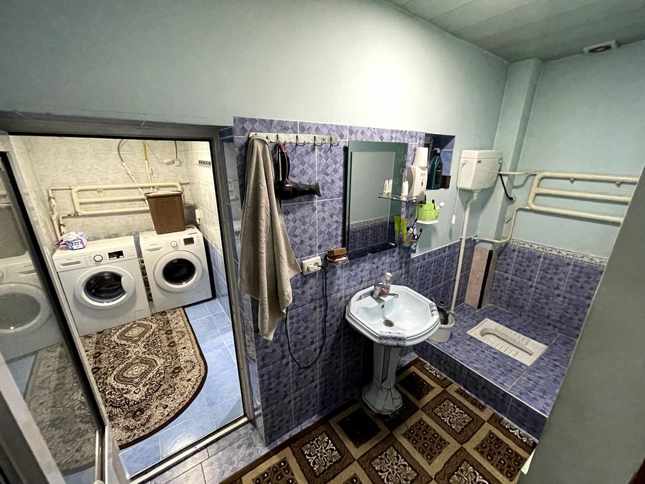 уй сотилади участка 10 соток 10 хона уй катта оилага мулжалланган