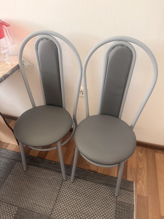 Продам кухонные  стулья  почти новые