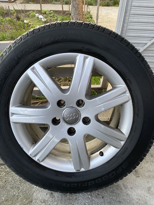 Продавам един чифт гуми с джанти за Audi Q7