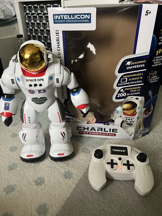 Robot Charlie Intellicon nou