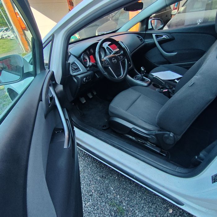 OPEL Astra 2013 — imagine 5
