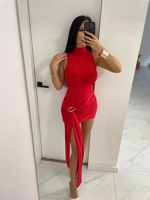 Rochie superba rosie cu detaliu auriu