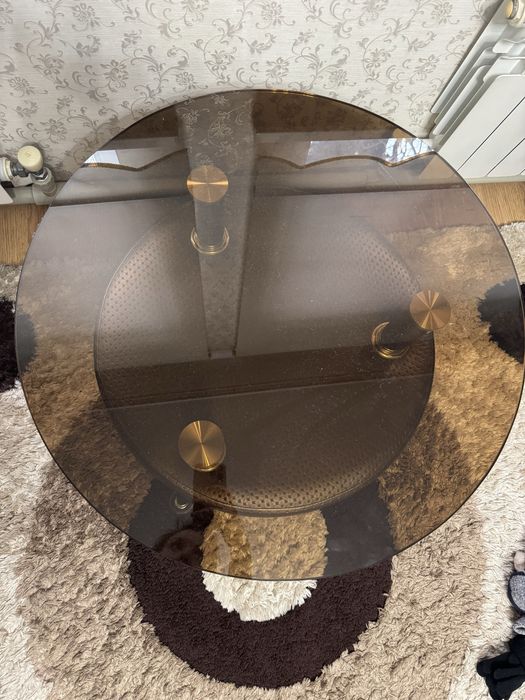 Стол для гостинной