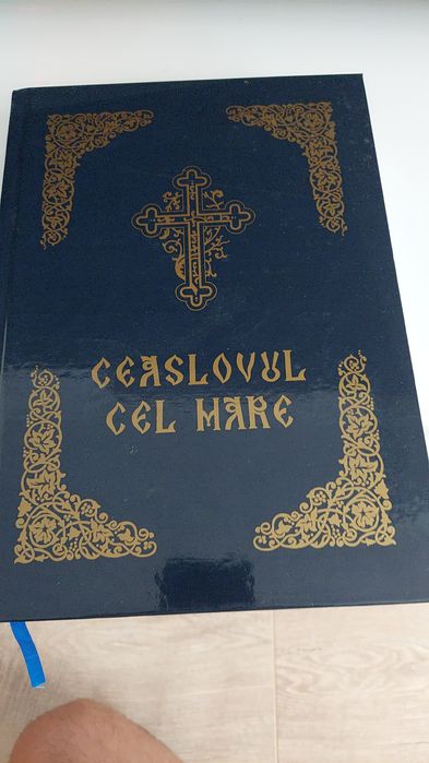 Vand carti Bisericesti.