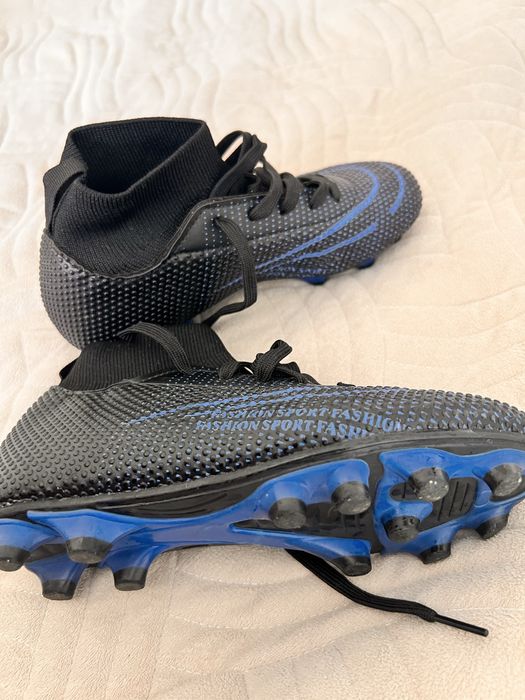 Футбольные бутсы шиповка