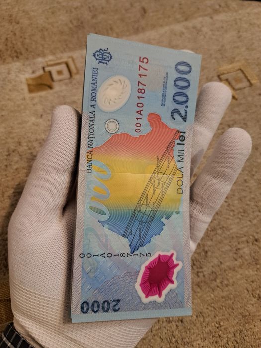 100 bancnote cu eclipsa, necirculate, consecutive