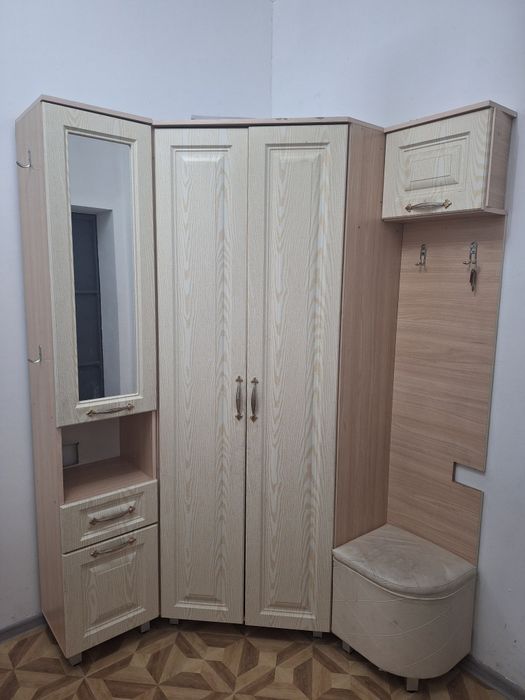 продам прихожую в среднем состояние