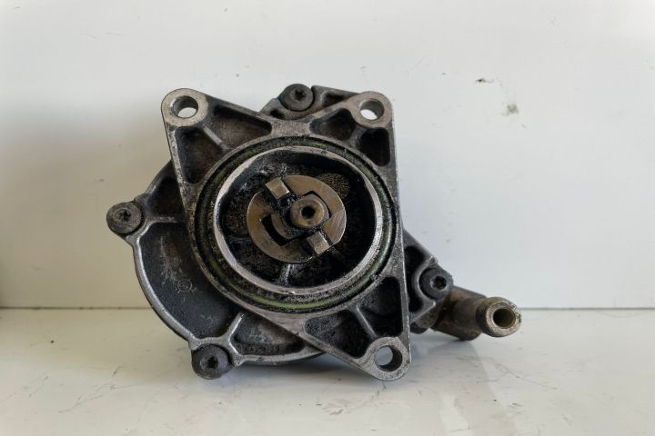 Pompa vacuum  2.5 tdi 72218501 Audi A4 B6