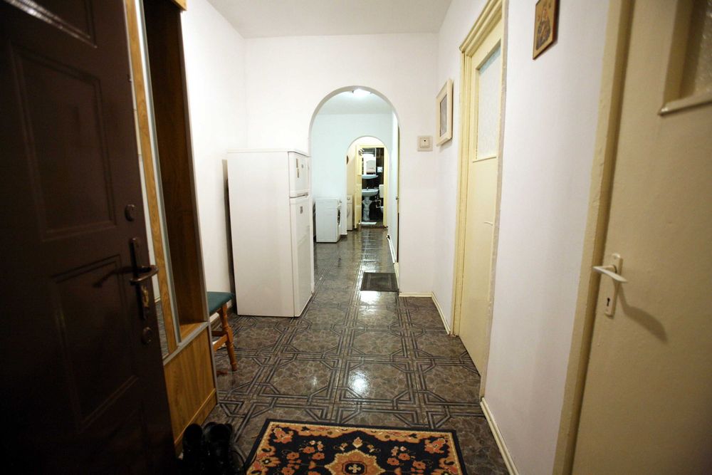 De Inchiriat  Apartament  3  camere , zona Drumul Taberei -Raul Doamnei suprafata utila 61 m ,Parter bloc 4 etaje