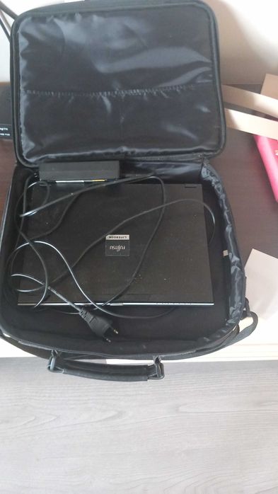 Laptop Fujitsu , stare bună,  pret negociabil