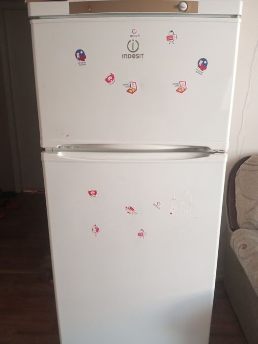 Продам холодильник Индезит