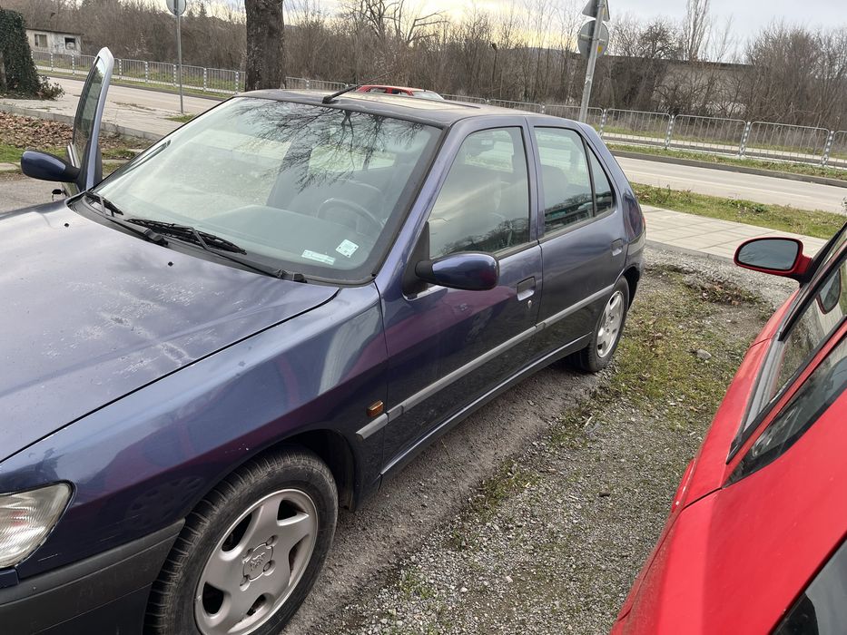 Продавам Пежо 306