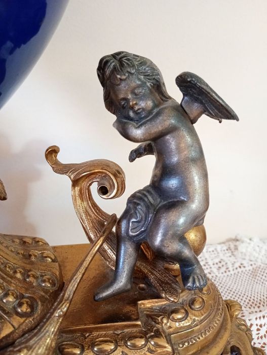 Старинен каминен часовник