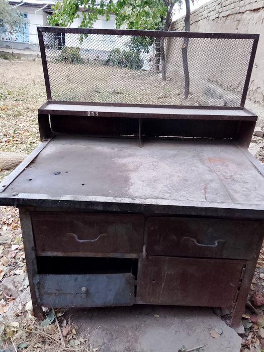 Servisniy stol sotiladi