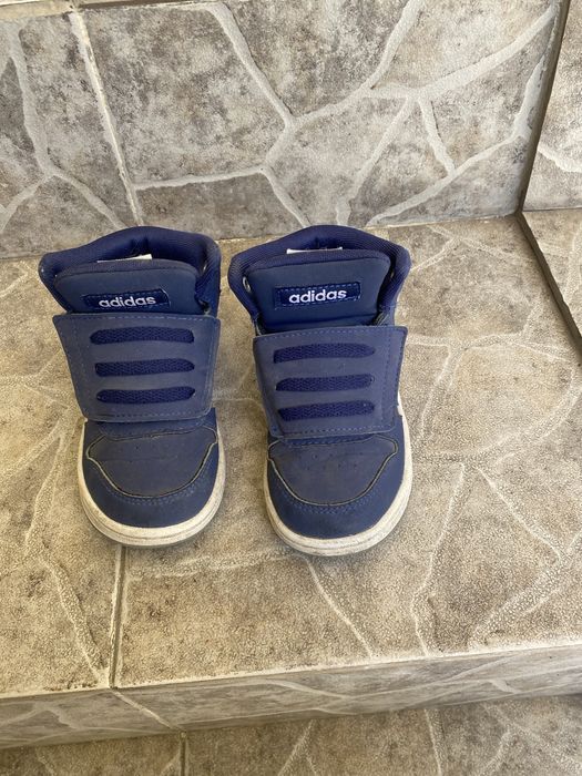 Детски маратонки Найк за момче и кецове Адидас