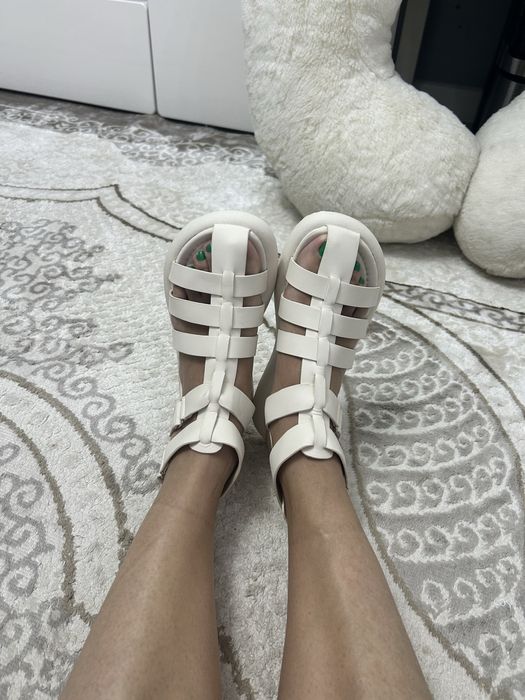 Продам стильные сандали