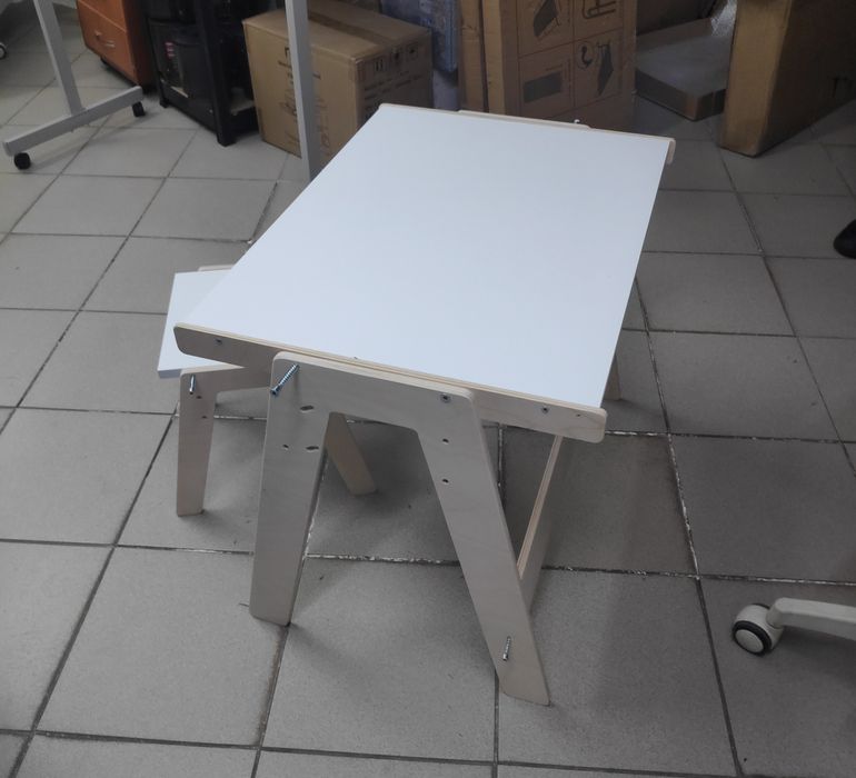 Продам детский стол и стул